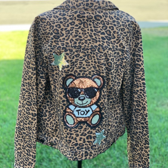 Time and Tru Jackets & Blazers - Animal Print 🐻 Bear Star 🌟 Denim Jacket
